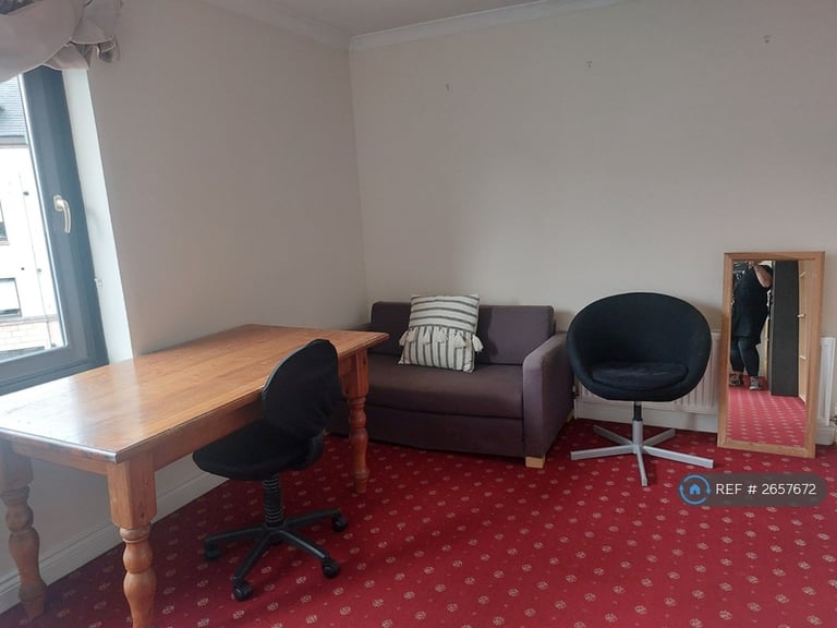 3 bedroom flat in Terrars Croft, Edinburgh, EH8 (3 bed) (#2657672)
