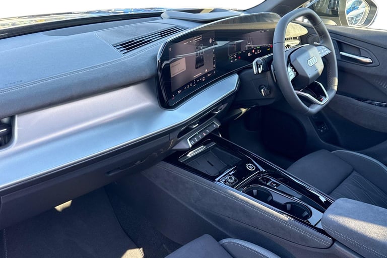 2025 Audi Q3 1.5 e-hybrid Launch Edition S Tronic Euro 6 (s/s) 5dr 26kWh SUV Automatic