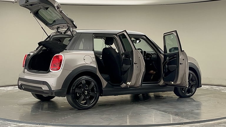 2024 MINI Hatch 5-Door Hatch Cooper Classic Hatchback Petrol Automatic