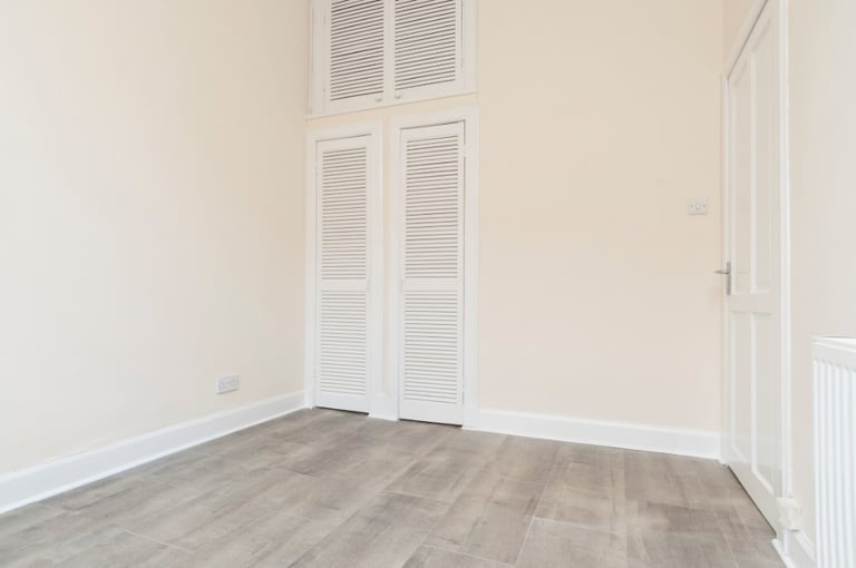 Tasteful, 1-bedroom, main door flat located off Leith Walk – available June