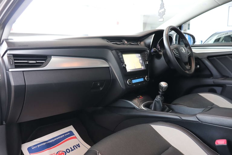 2017 Toyota Avensis 2.0 Avensis Business Edition+ D-4D 4dr Saloon Diesel Manual
