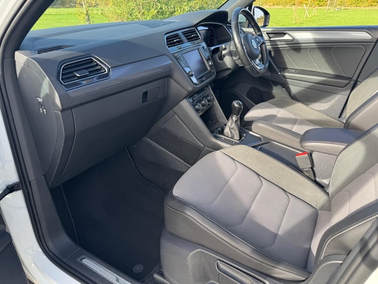 2017 Volkswagen Tiguan 2.0 TDi 150 R-Line 5dr ESTATE DIESEL Manual