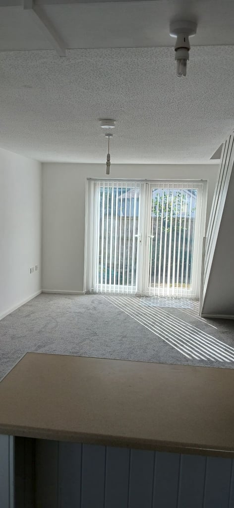 Newly Decorated 1 Bed House