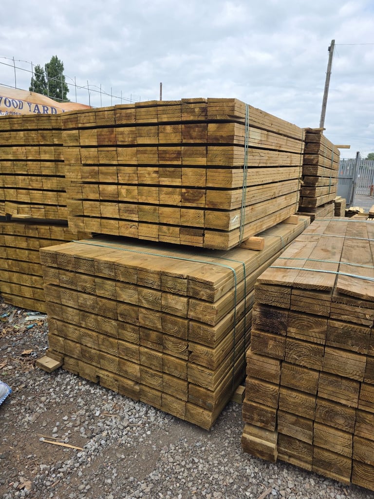 GREAT QUALITY TIMBER FENCING MATERIALS 