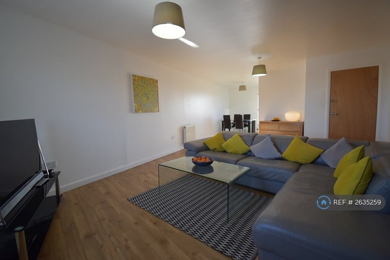 3 bedroom flat in Woolmonger Street, Northampton, NN1 (3 bed) (#2635259)