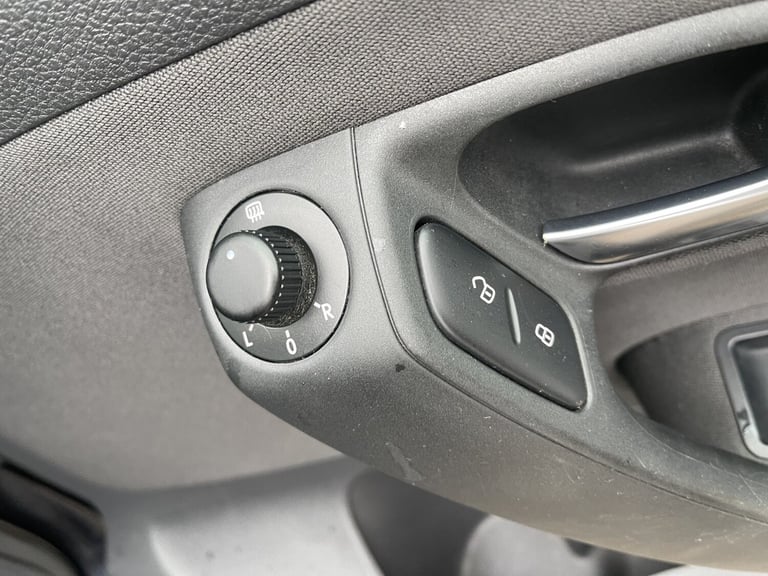 VOLKSWAGEN POLO 1.4 SE 2011