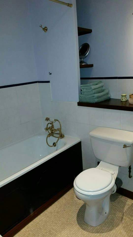 LOVELY TWO BEDROOM, TWO BATHROOM FLAT IN LEITH LINKS