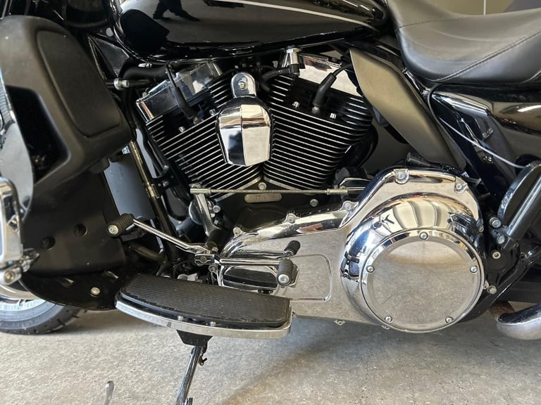 STUNNING LOW MILEAGE 2016/16 HARLEY-DAVIDSON FLHTKL ELECTRA GLIDE UL LOW