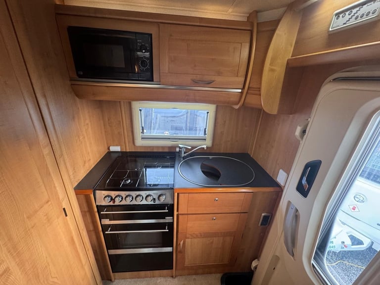 Auto-Trail Tracker SE  /  4  BERTH  -FIAT DUCATO  - 35  MWB 130 MULTI... 2009/59