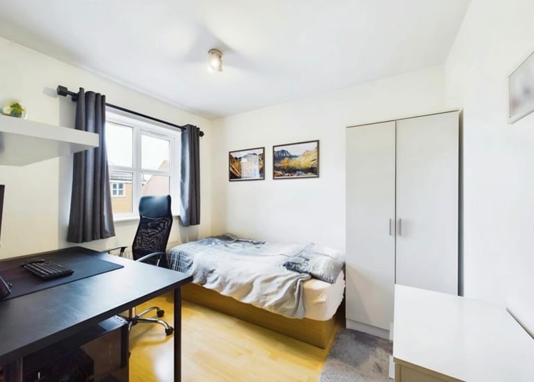 Double Room to rent + Private bathroom