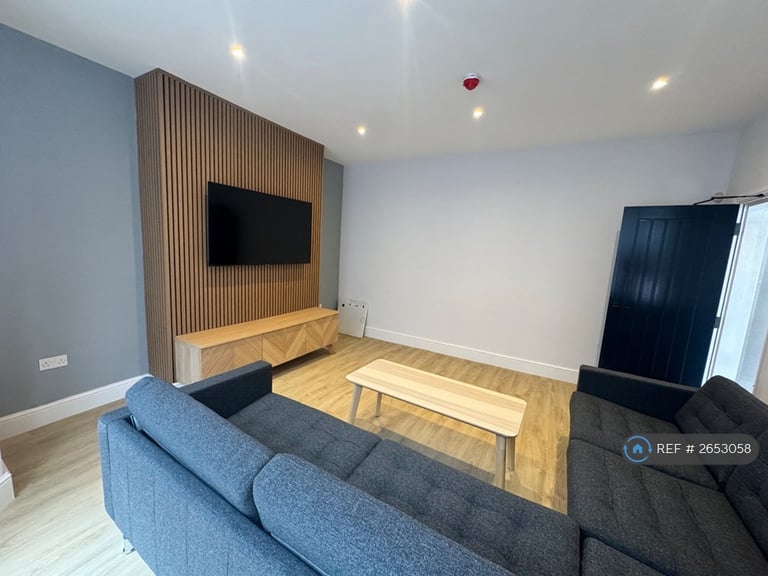 6 bedroom house in Gresford Avenue, Liverpool, L17 (6 bed) (#2653058)