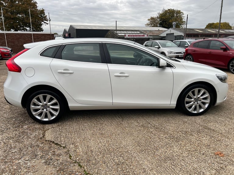 2016 Volvo V40 2.0 D2 SE Lux Nav Euro 6 (s/s) 5dr HATCHBACK Diesel Manual