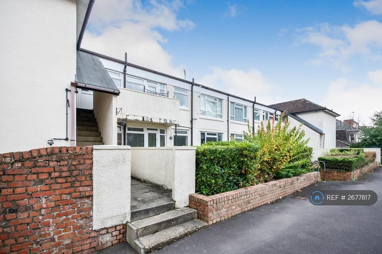 2 bedroom flat in Burnaby Road, Bournemouth, BH4 (2 bed) (#2677817)