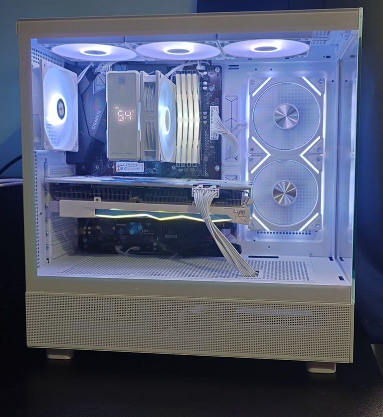 White Powerful Custom Gaming PC | RX 6800XT 16GB | Ryzen 7 3800X | 32GB RAM | 2TB SSD | Win 11 Pro