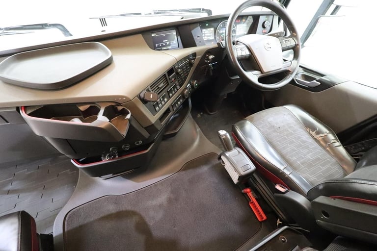 2018 (68 PLATE) Volvo  FH500 6x2 Euro 6 Tractor Units