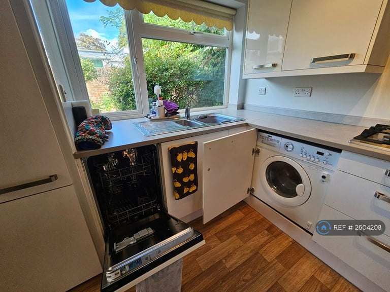 3 bedroom house in St Marys Gardens, Chichester, PO19 (3 bed) (#2604208)
