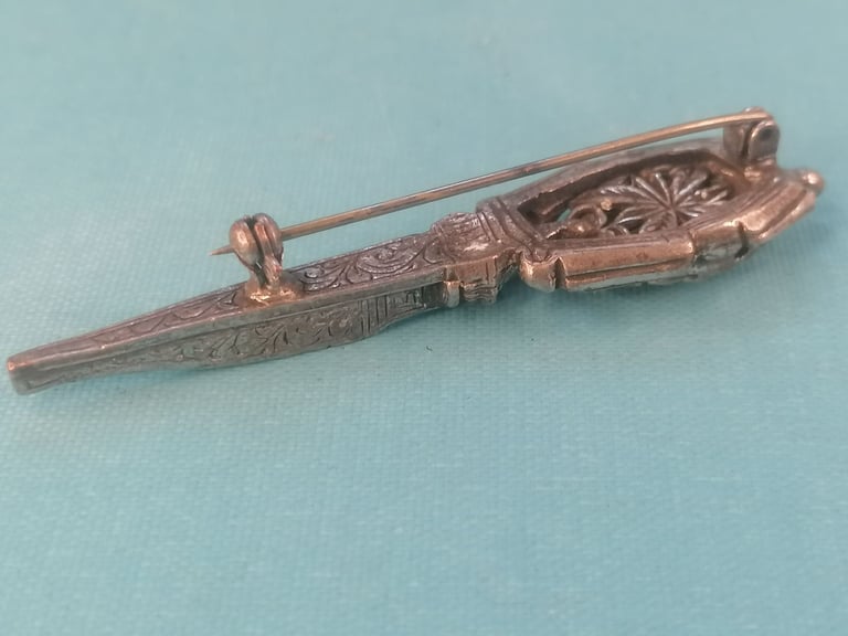 Vintage MIRACLE Celtic Scottish Staff Light green, marbled white stone Brooch Pin.