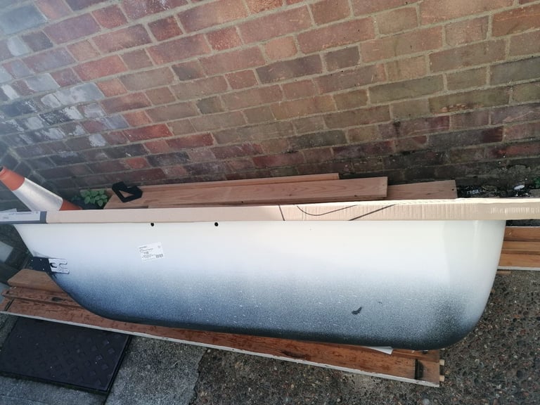 Wickes Avaris Steel Bath 1700 × 700 mm – Enamel Coated, Anti-Slip, Brand New