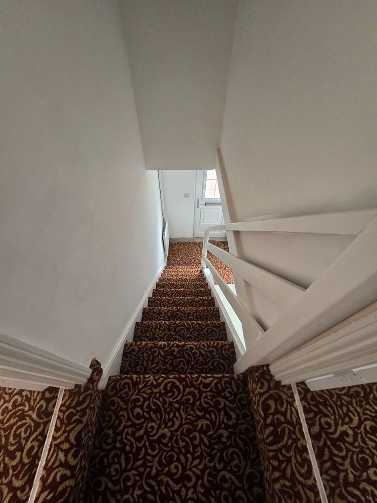 3 bedroom property No Garden