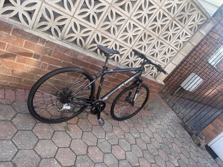 Cube hybrid bike 