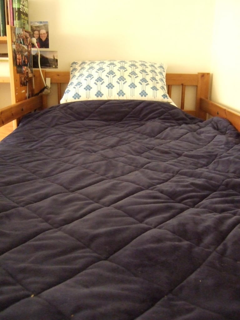 Ikea beautiful wooden Hemnes Bunk or 2 single 90x200cm beds - plus mattress and memory foam topper.