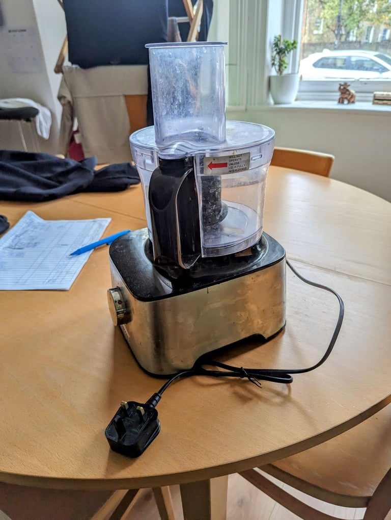KITCHEN BLENDER