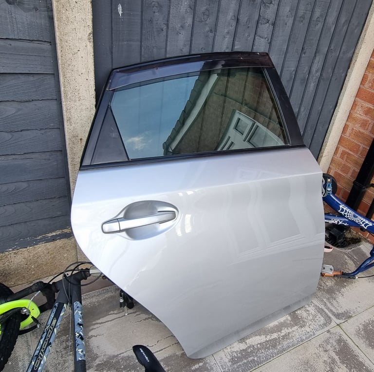 Toyota prius rear door 2009/2015