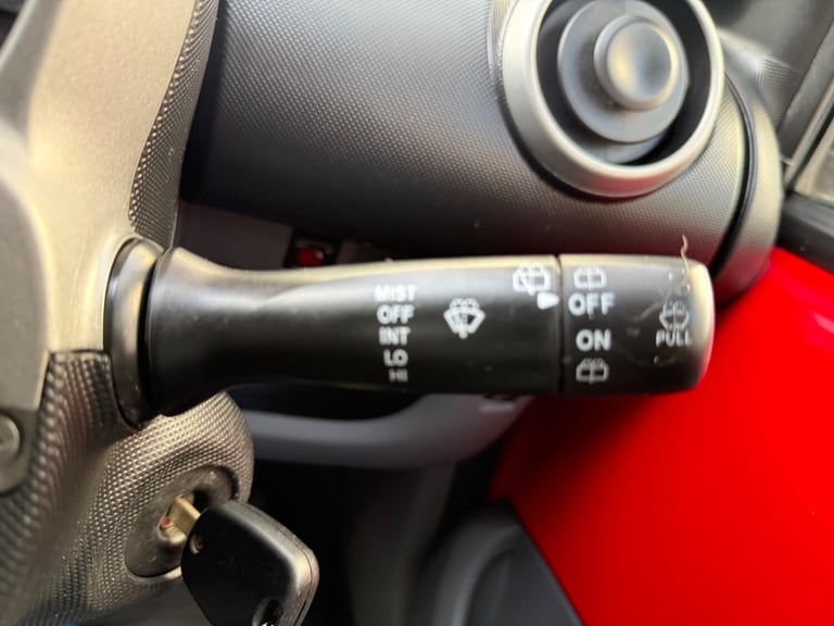 2008 Peugeot 107 1.0 12V Kiss Euro 4 3dr HATCHBACK Petrol Manual - Image 32