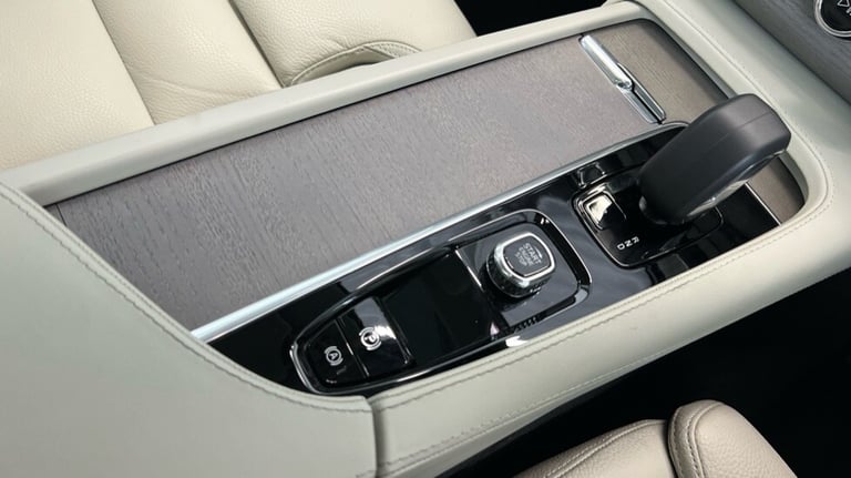 2024 Volvo XC90 Plus, B5 AWD Mild hybrid, Petrol, Dark, 7 Seats (Blond Leather, BLIS) Estate Petr...