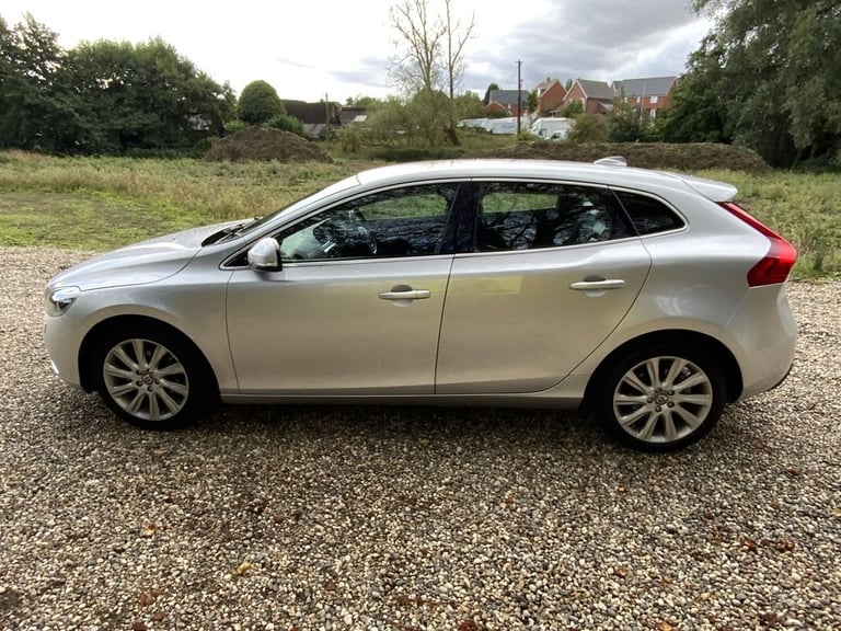 2014 Volvo V40 1.6 D2 SE Lux Nav Hatchback 5dr Diesel Manual Euro 5 (s/s) (115 ps) Hatchback Dies...
