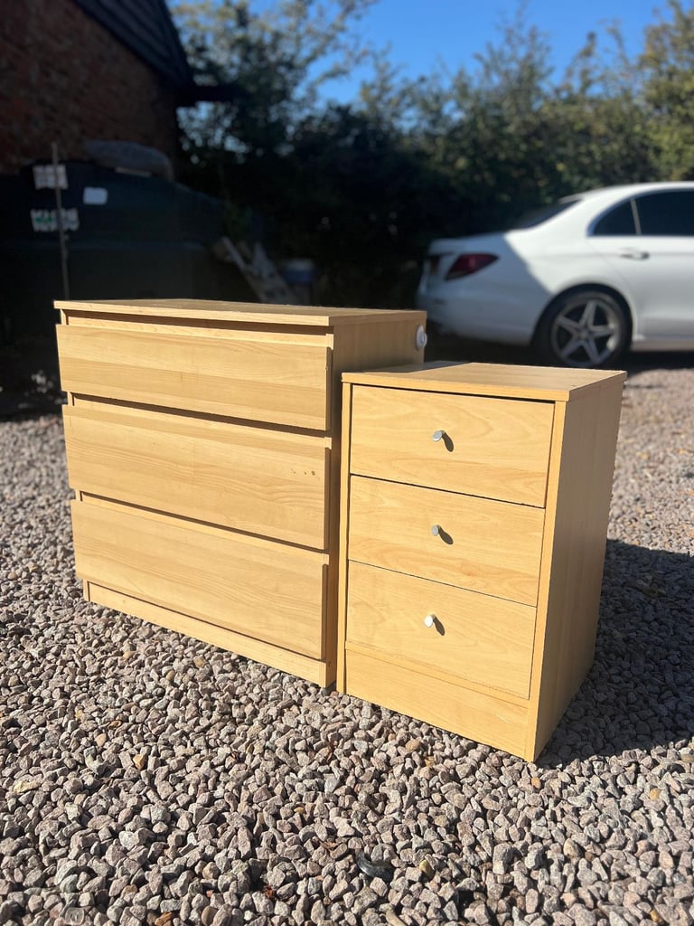 Chest of drawers + side table 