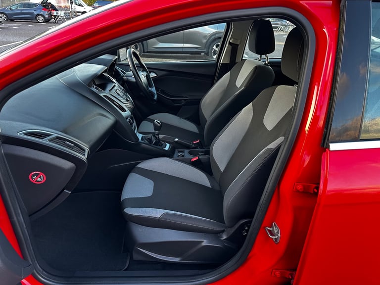 FORD Focus 1.5 Petrol 5 Doors 2013 with Parking Sensors & Low Mileage