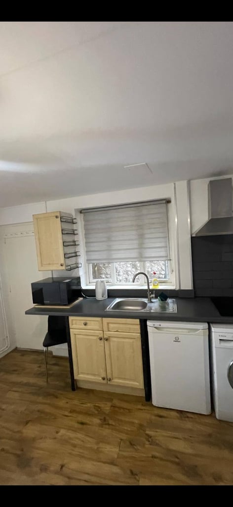 LOVEL DOUBLE ROOM AVAILABLE TO RENT IN HOVE CENTRE