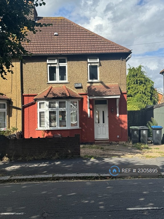 image for 3 bedroom house in Monkswood Avenue, Waltham Abbey, EN9 (3 bed) (#2305895)