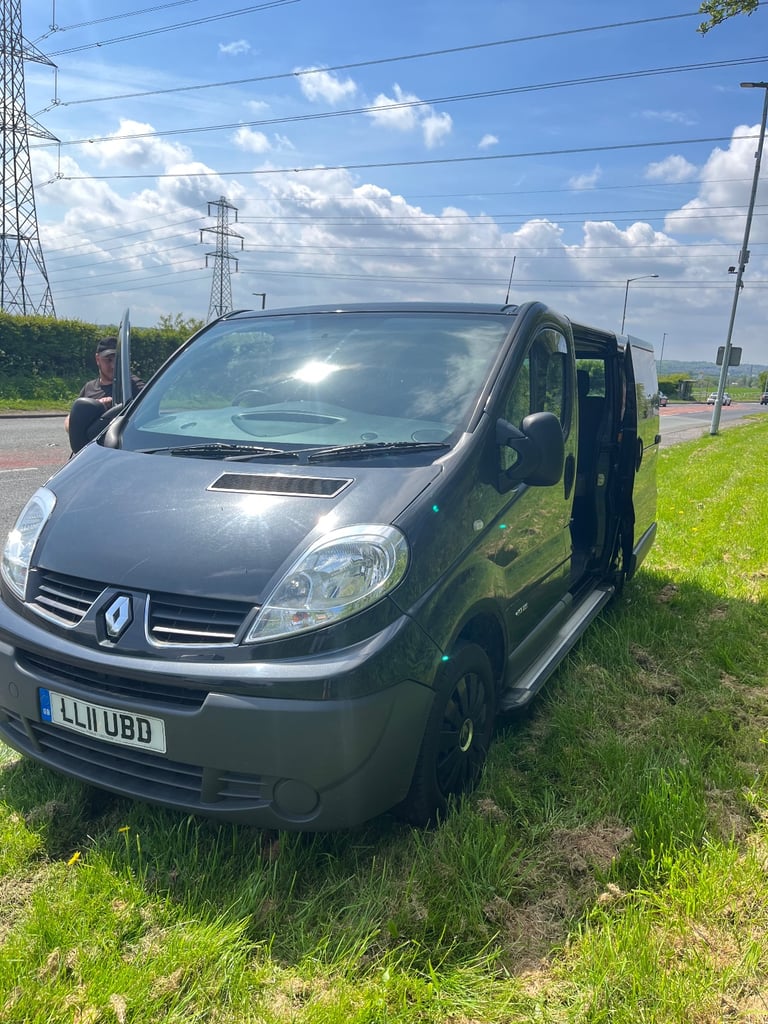 Renault traffic 2011 automatic van great minibus or taxi 