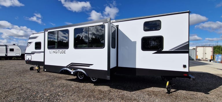 Forest River East To West Longitude 319BH American Caravan 5th Wheel