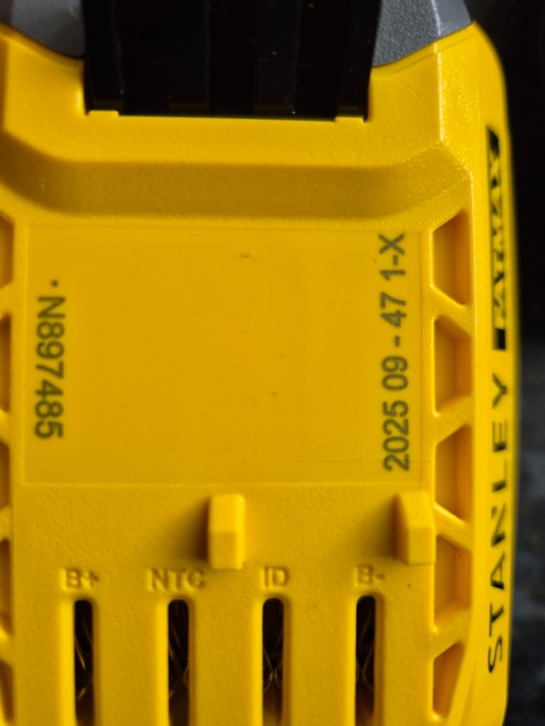 V20 fatmax 4amp battery and charger