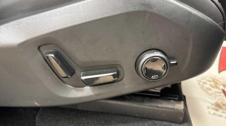 2025 Volvo XC90 Plus, T8 AWD Plug-in hybrid, Electric/Petrol, Dark, 7 Seats ESTATE Petrol/Electri...