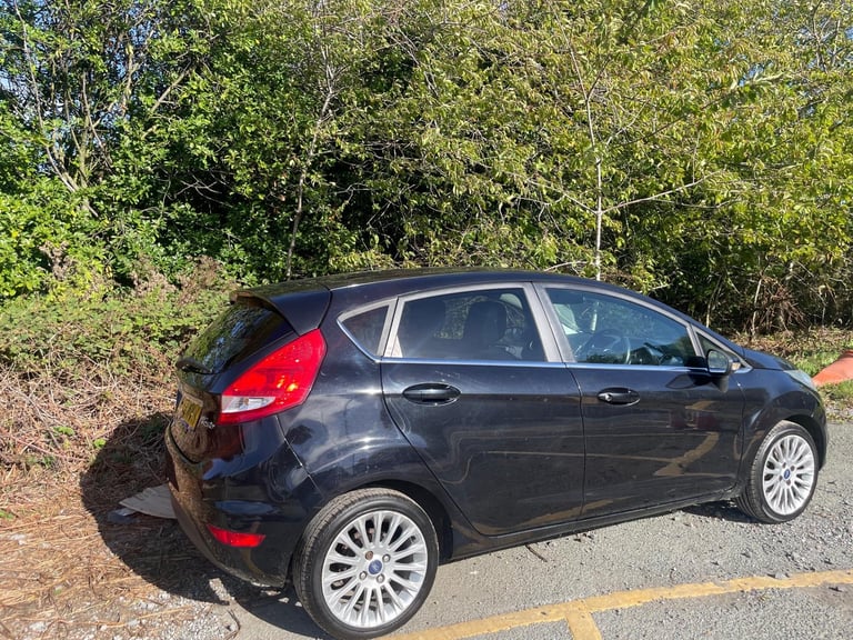 FORD FIESTA 1.4 ZETEC TITANIUM 62 REG 5 DOOR 12 MONTHS MOT LOW INSURANCE 48+ MPG