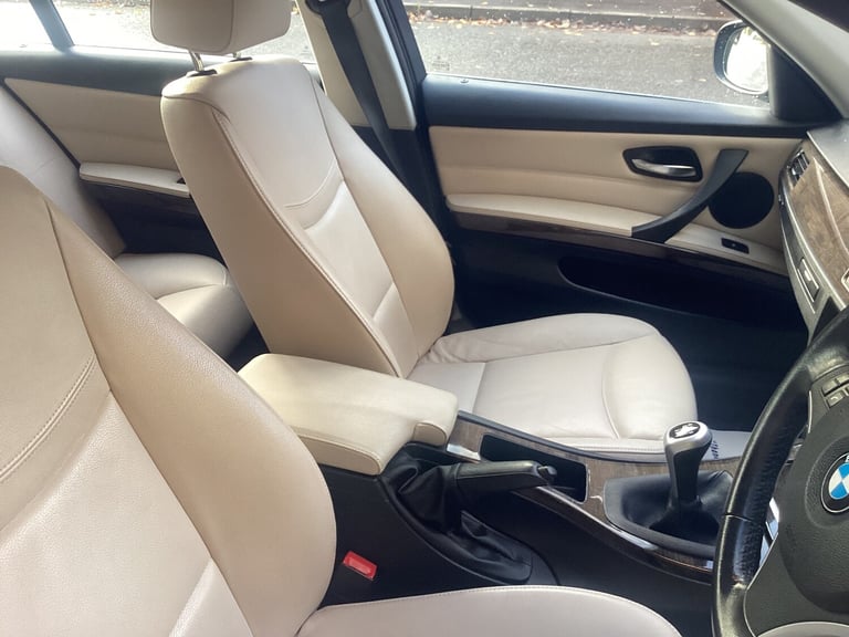 2011 BMW 3 Series 318i Exclusive Edition 4dr SALOON Petrol Manual