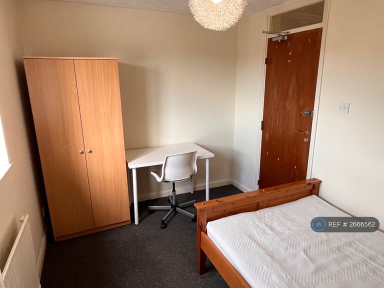 4 bedroom house in Berkeley Close, Southampton, SO15 (4 bed) (#2666562)