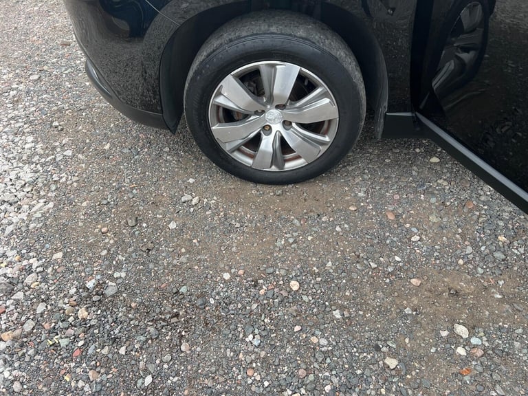 PEUGEOT 2008 1.2 PureTech Active 2015