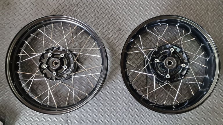 Genuine Triumph Bonneville T120 (Black) Front & Rear wheels