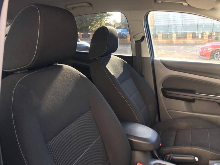 2010 Ford Focus 1.6 Titanium 5dr HATCHBACK Petrol Automatic