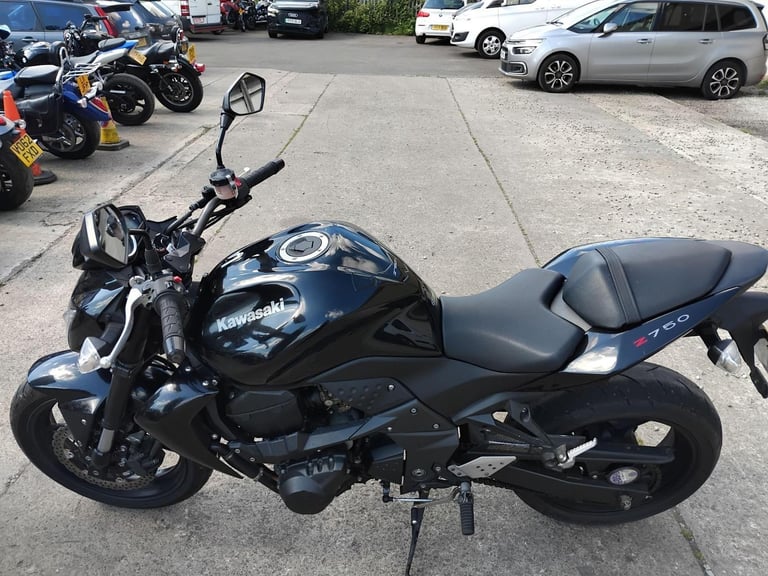2011 11 KAWASAKI ZR 750 LAF ZR750 Z750 BLACK NAKED Z750R 2k MILES YES 2k 