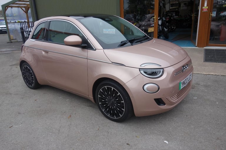 image for Fiat 500E 42kWh La Prima Hatchback 3dr Electric Auto (118 ps) ELECTRICITY 2022
