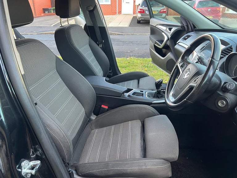 2011 Vauxhall Insignia 1.8i 16V SRi 5dr HATCHBACK Petrol Manual