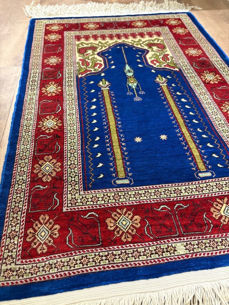 Vintage hand made Turkish hereke pure silk rug.78 cm x 50 cm .