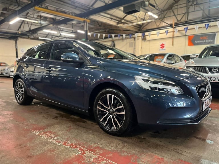 image for 2018 Volvo V40 2.0 T2 Momentum Nav Plus Euro 6 (s/s) 5dr HATCHBACK Petrol Manual