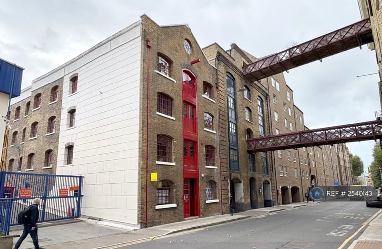 2 bedroom flat in Execution Dock House, London, E1W (2 bed) (#2540143)
